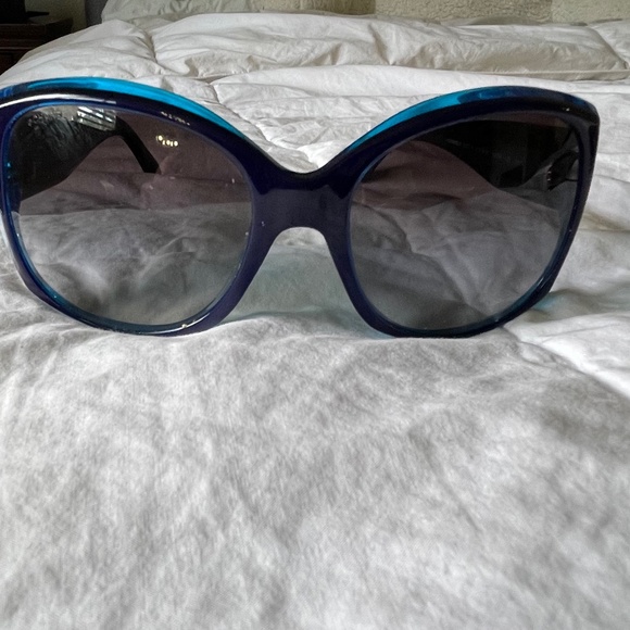 Chanel sunglasses - Picture 1 of 4